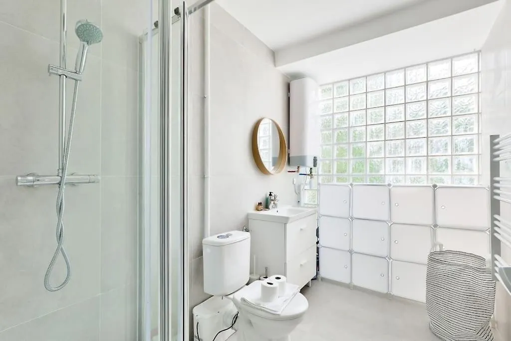 Apartment Charme Parisien 6 Personnes, 2 Chambres, 19Eme Frankreich